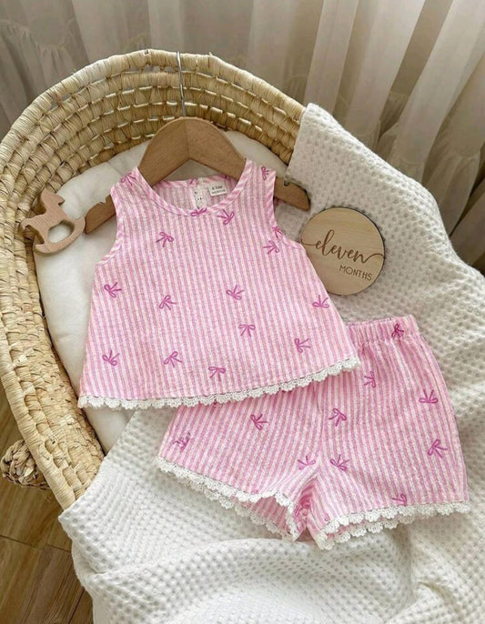 Conjunto blusa más short rosa a rayas, moñitos, moño 🎀🩷 3413