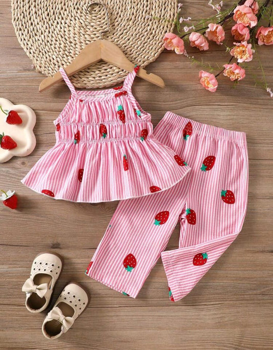 Conjunto blusa más pantalón rosa a rayas con detalles de frutillas 🍓🩷 3406