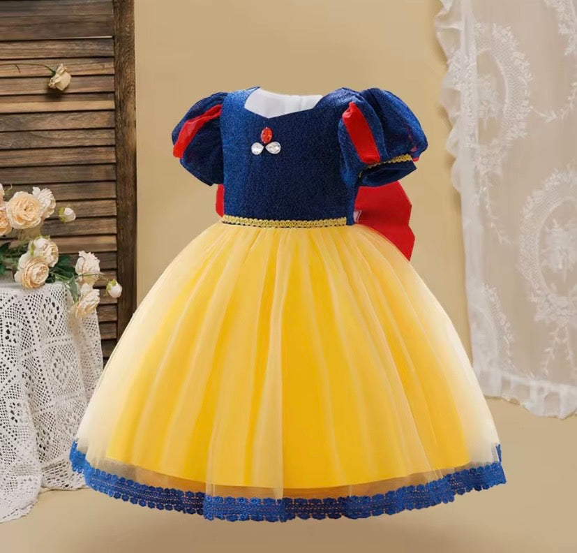 Vestido Blanca Nieves elegante con moño atrás 👑💛✨ 3503