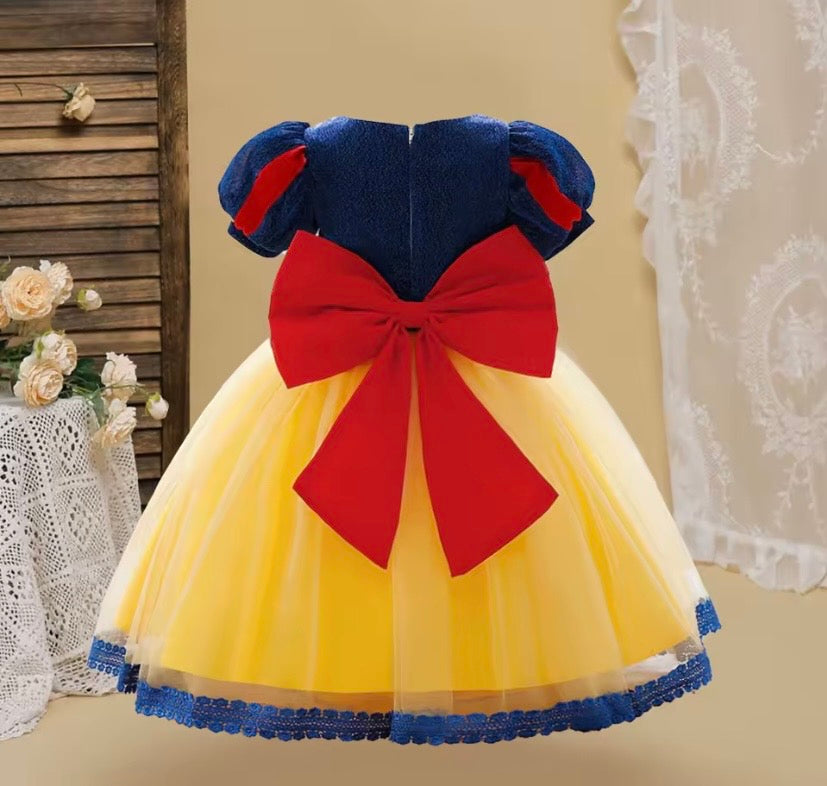 Vestido Blanca Nieves elegante con moño atrás 👑💛✨ 3503