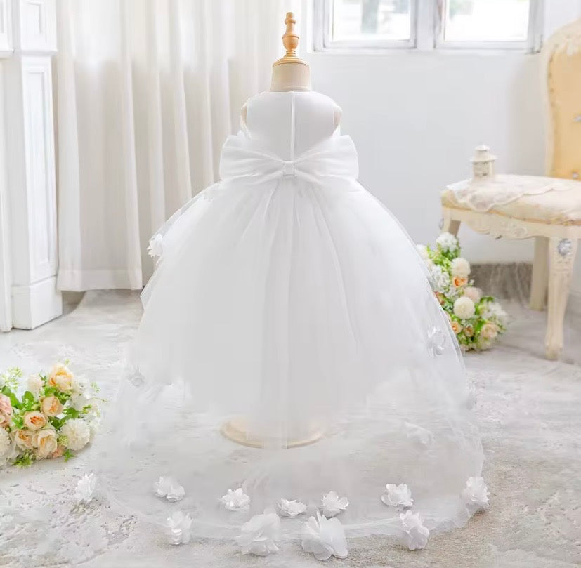 Vestido blanco con cola larga, flores, moño, bautismo, cortejo 🤍 2049BL