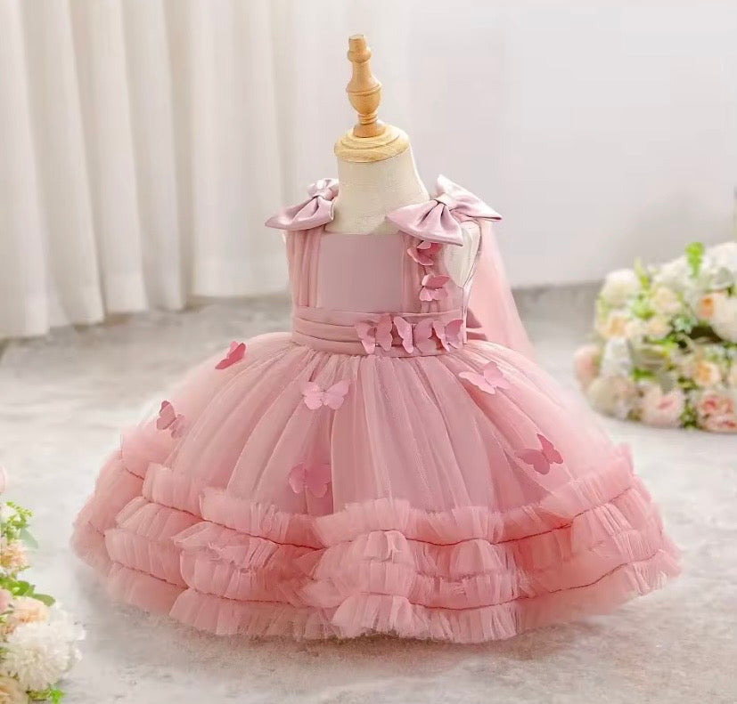 Vestido rosa vieja con mariposas, moño 🎀🩷🦋 3506