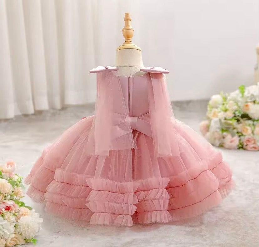 Vestido rosa vieja con mariposas, moño 🎀🩷🦋 3506