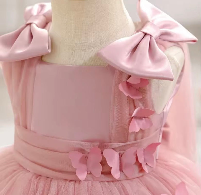 Vestido rosa vieja con mariposas, moño 🎀🩷🦋 3506