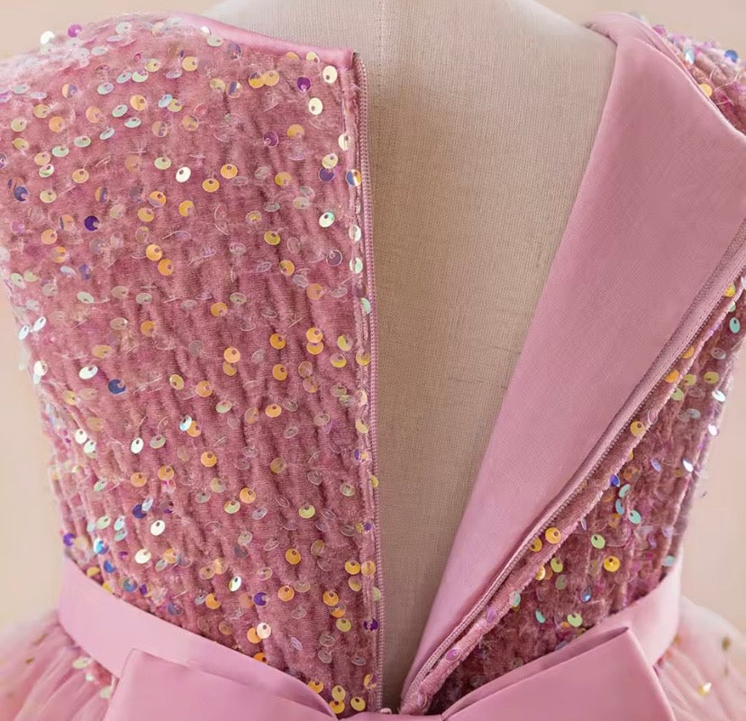 Vestido rosa vieja con brillos, cola larga 💖 3518RV