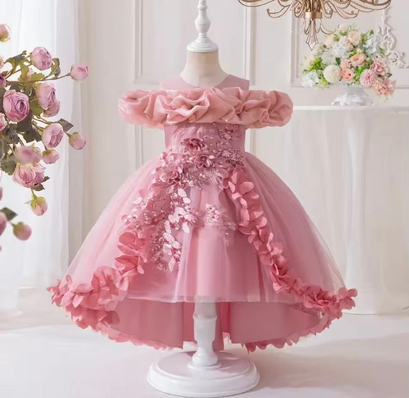Vestido rosa vieja con brillos, manga caída con cola larga, flores 🩷✨ 3519RV