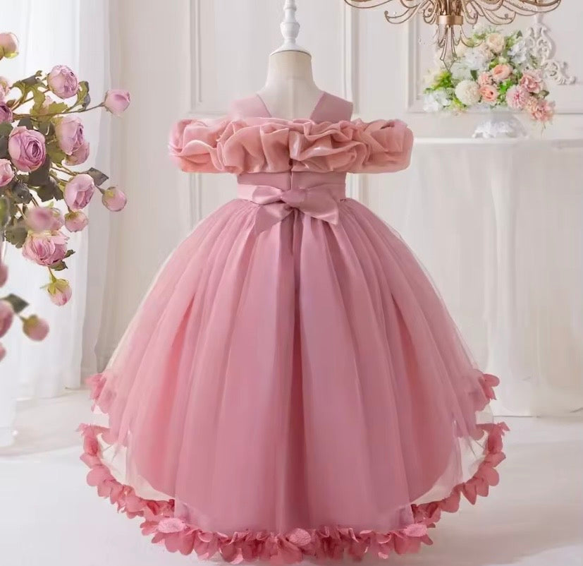 Vestido rosa vieja con brillos, manga caída con cola larga, flores 🩷✨ 3519RV