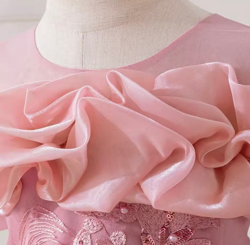 Vestido rosa vieja con brillos, manga caída con cola larga, flores 🩷✨ 3519RV