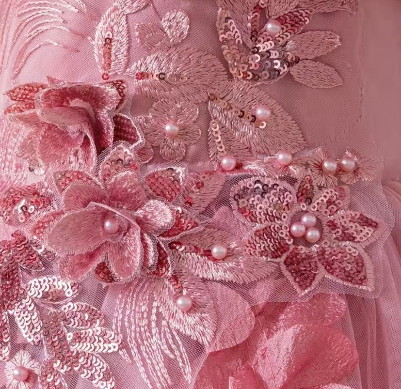 Vestido rosa vieja con brillos, manga caída con cola larga, flores 🩷✨ 3519RV
