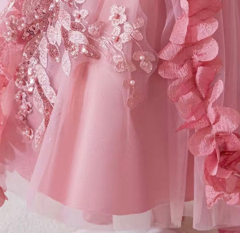 Vestido rosa vieja con brillos, manga caída con cola larga, flores 🩷✨ 3519RV