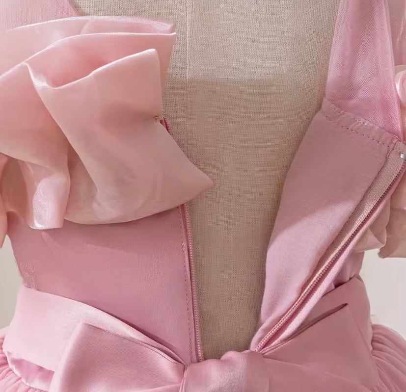 Vestido rosa vieja con brillos, manga caída con cola larga, flores 🩷✨ 3519RV