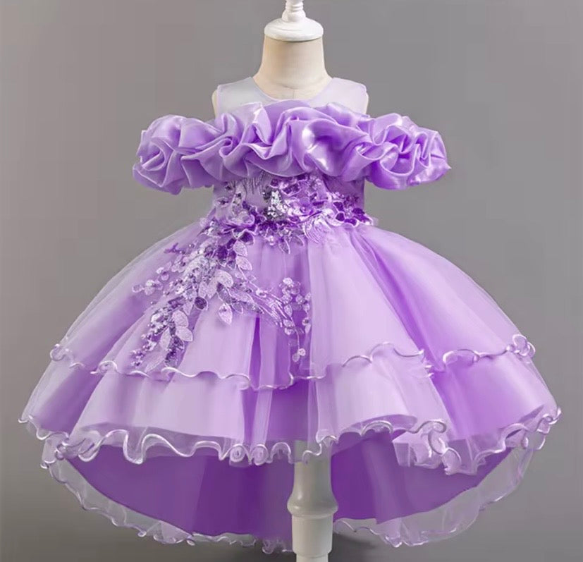 Vestido lila con cola larga, brillos, detalles de bordado 💜 2032L