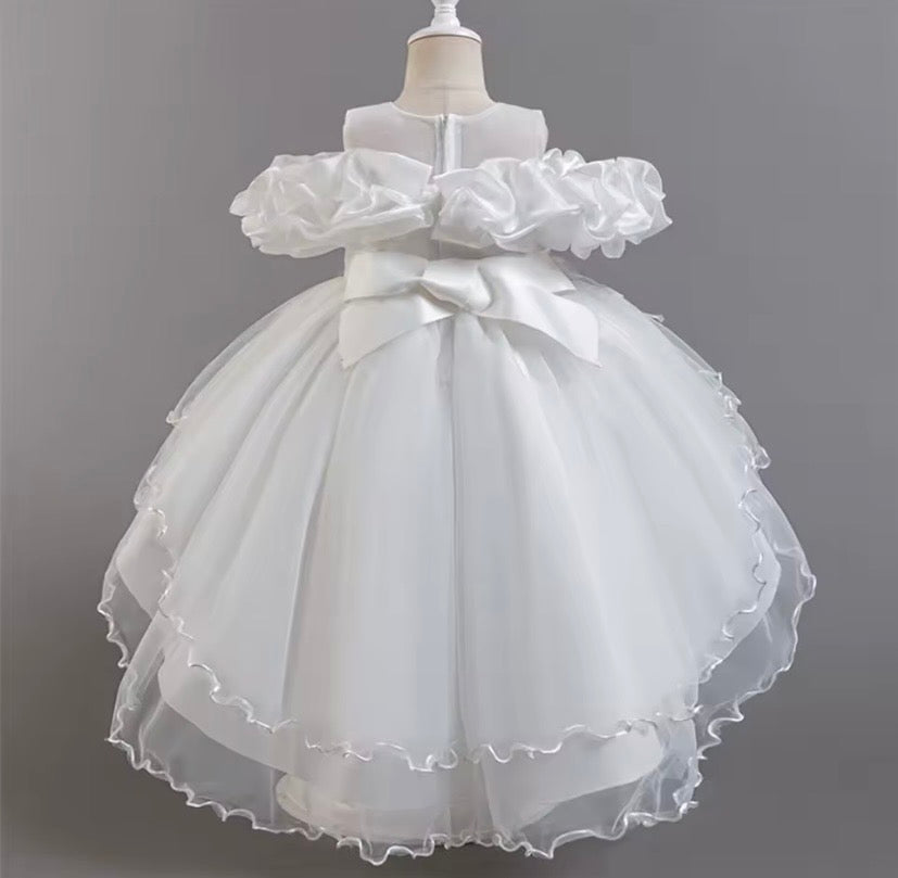 Vestido blanco con cola larga, brillos, detalles bordados, bautismo, cortejo 🤍✨ 2032BL