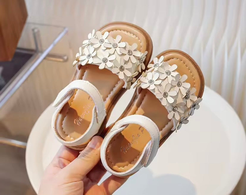 Sandalia blanca, flores 🌼 001BL