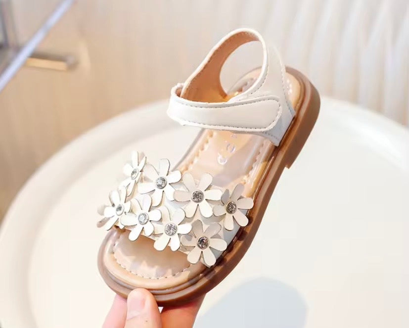 Sandalia blanca, flores 🌼 001BL