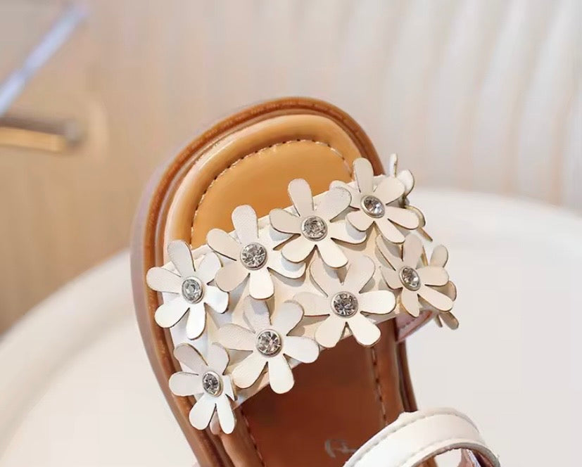 Sandalia blanca, flores 🌼 001BL