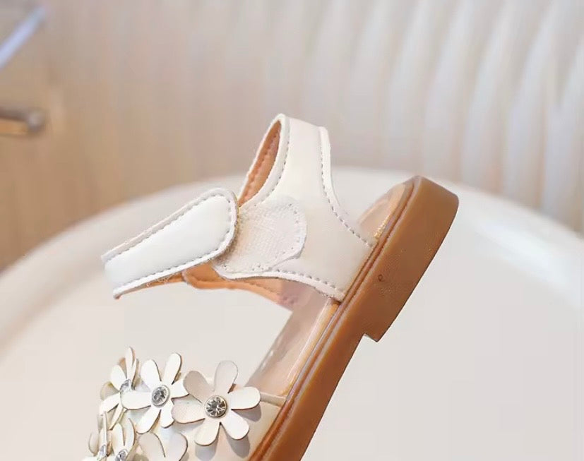 Sandalia blanca, flores 🌼 001BL