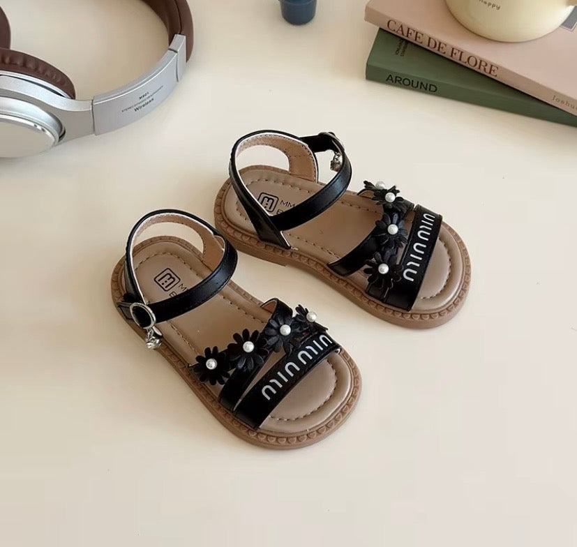 Sandalia negra con flores 🌼🖤 Z005N