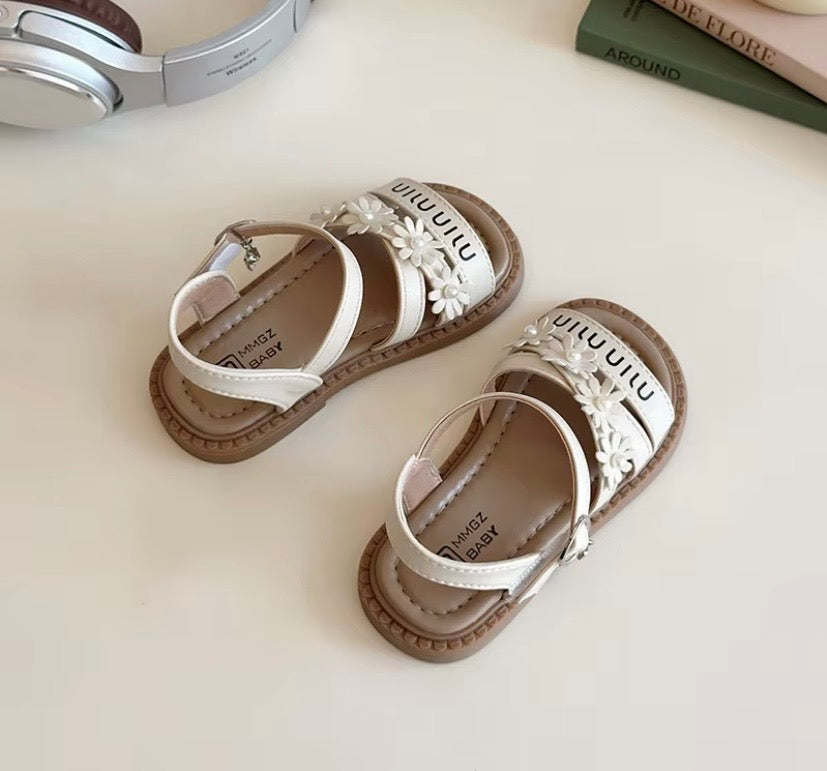 Sandalia beige con flores 🌼 Z005B