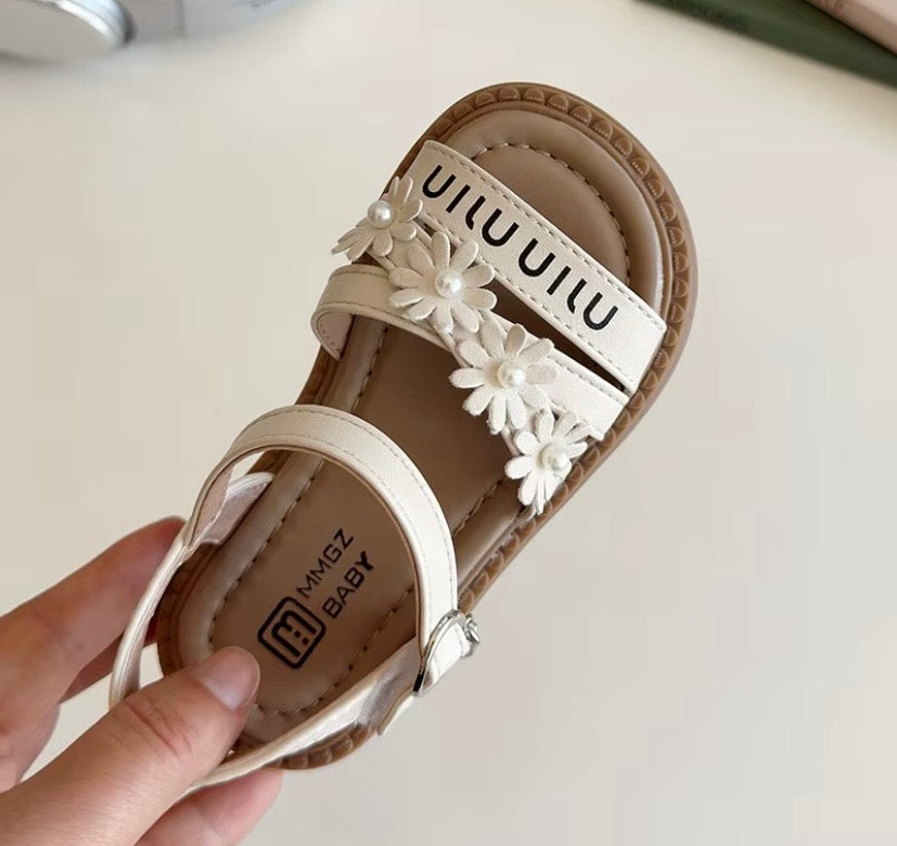 Sandalia beige con flores 🌼 Z005B