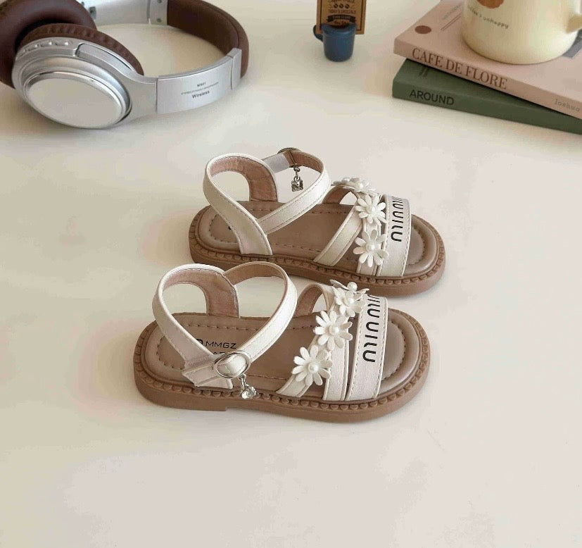 Sandalia beige con flores 🌼 Z005B