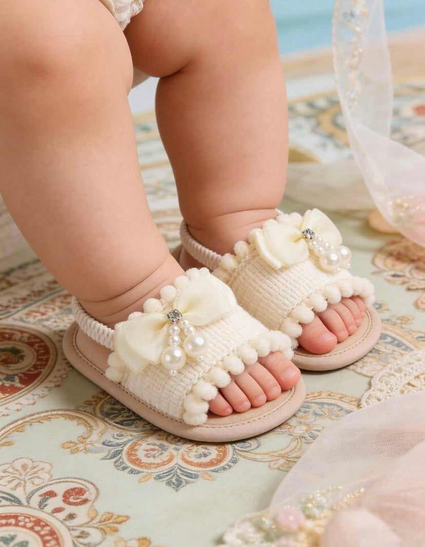 Sandalia blanca con perlitas, perlas 🤍 3586