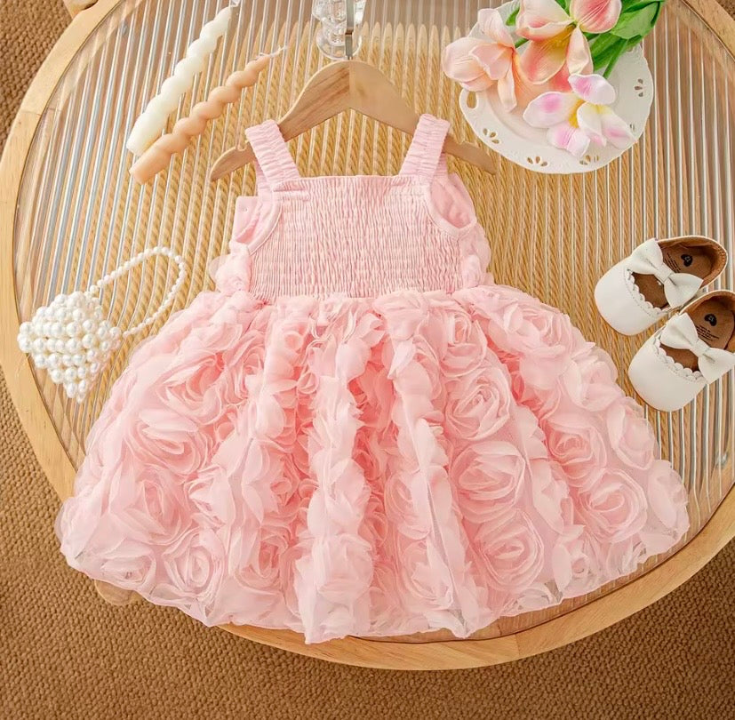 Vestido rosa, moños, perlas, flores 🎀🩷🌸 3611