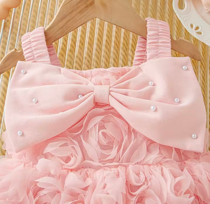 Vestido rosa, moños, perlas, flores 🎀🩷🌸 3611
