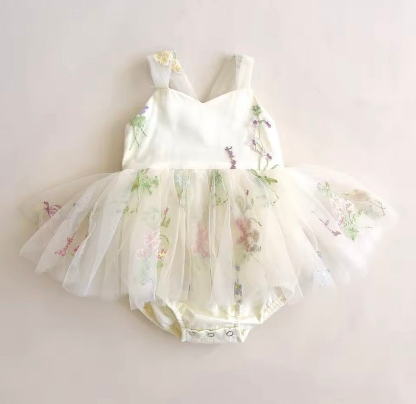 Vestibody beige ajustable, encaje, flores 🤎🌸 3622