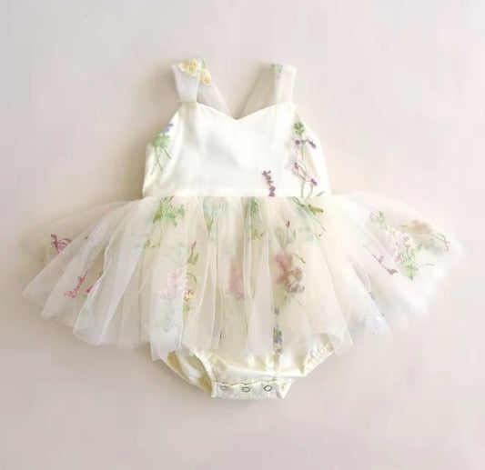 Vestibody beige ajustable, encaje, flores 🤎🌸 3622