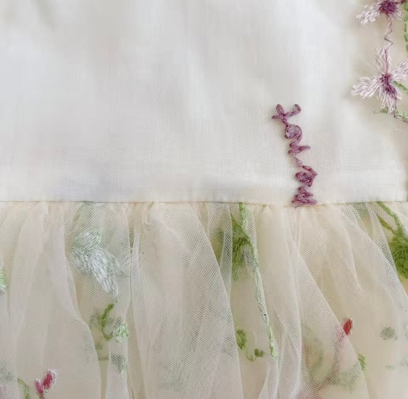 Vestibody beige ajustable, encaje, flores 🤎🌸 3622