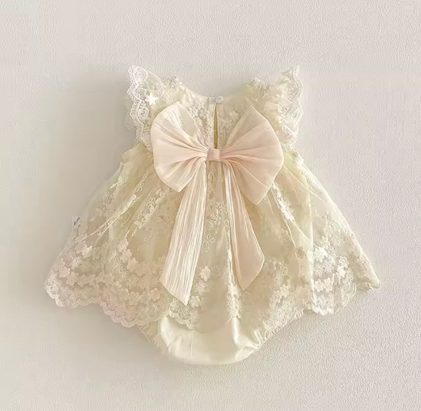 Vestibody beige, encaje, moño 🤎 3625