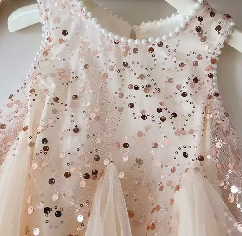 Vestido dorado con brillos ✨  3652