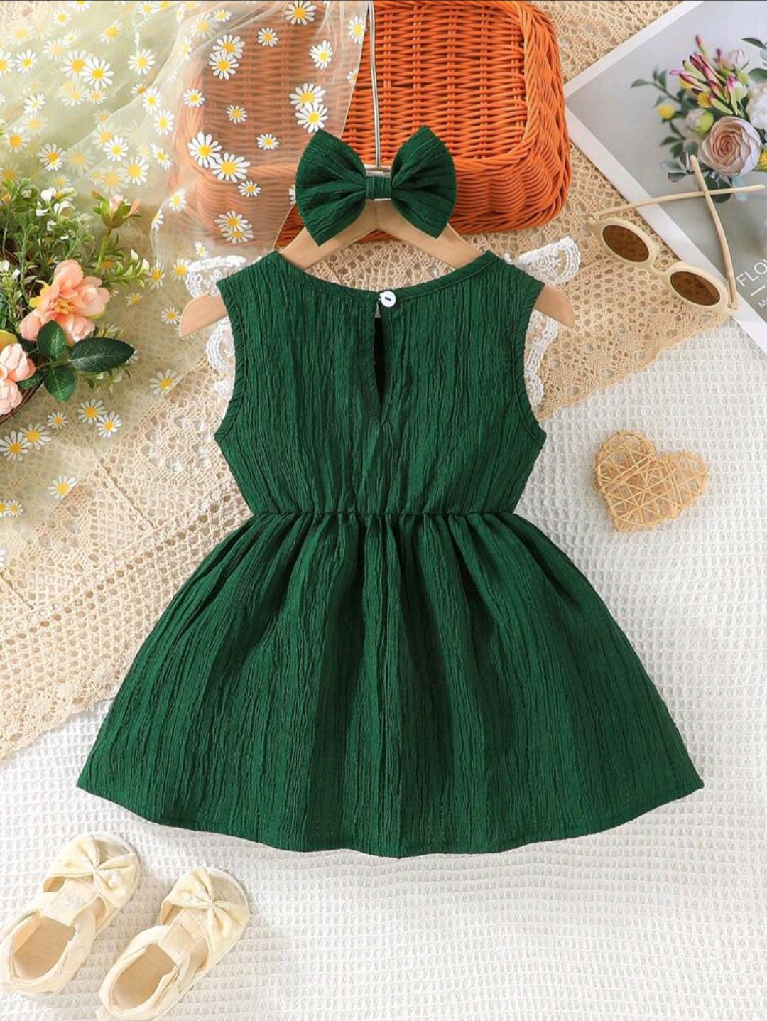 Vestido Verde oscuro más vincha y detalles blancos
