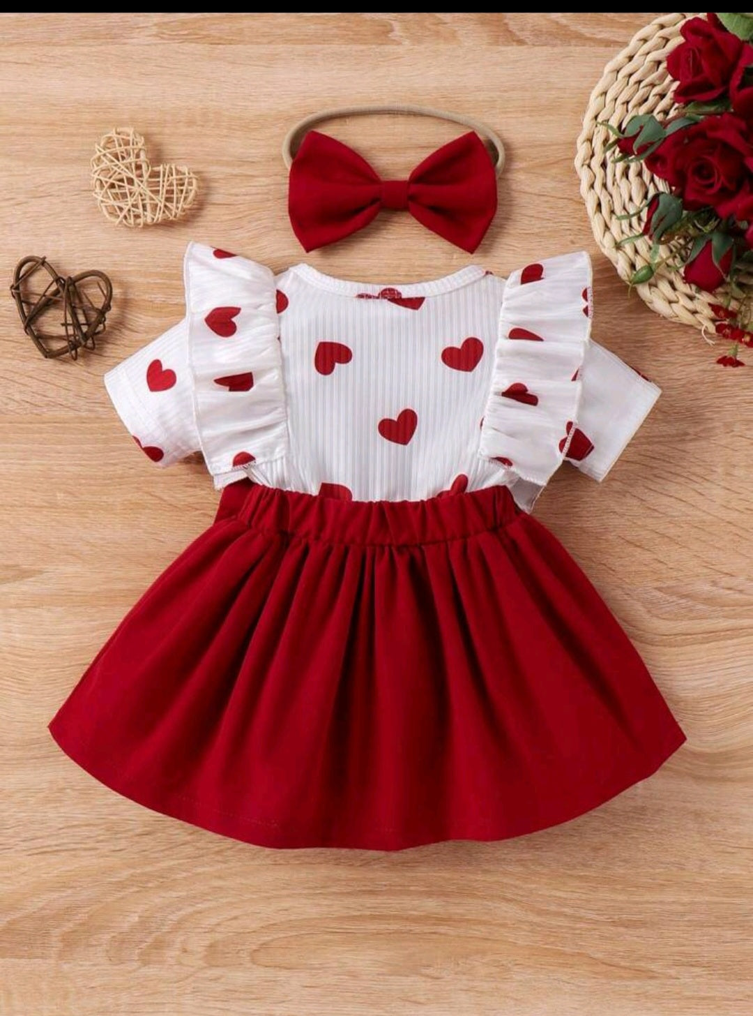 Vestido rojo con vincha, corazones