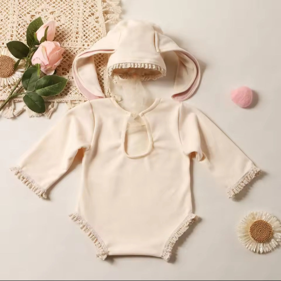 Conjunto RN a 2 meses, conejo, sesión de fotos