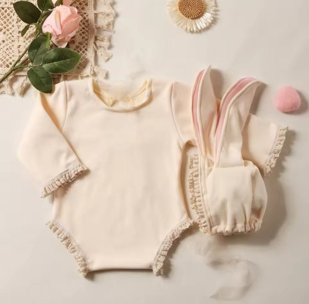 Conjunto RN a 2 meses, conejo, sesión de fotos