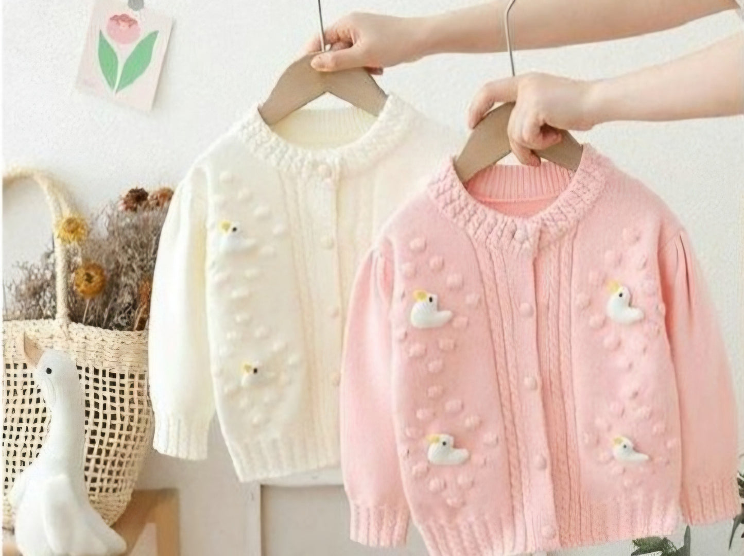 Suéter blanco, rosa, patitos