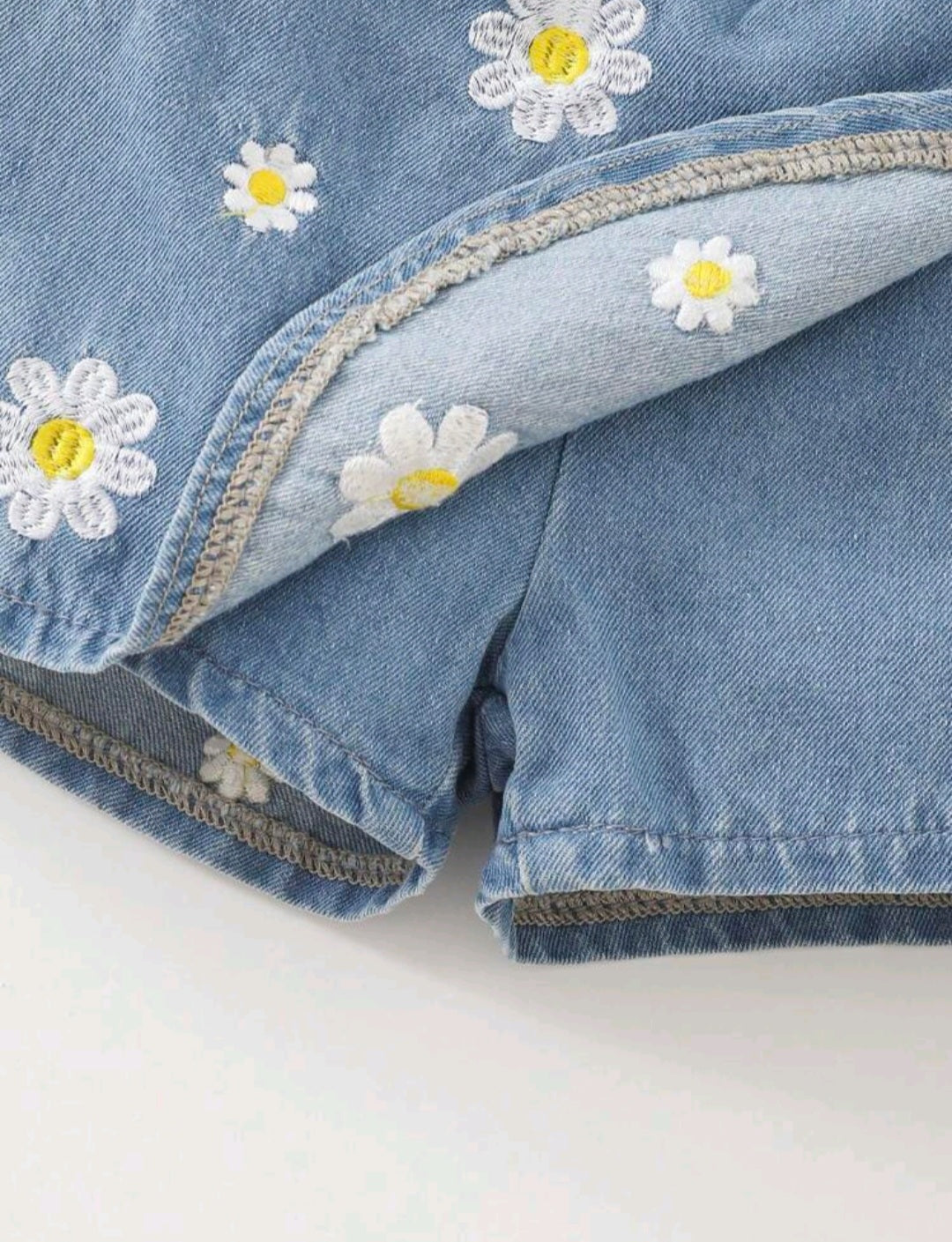 Short pollera, jeans, margaritas🌸1079