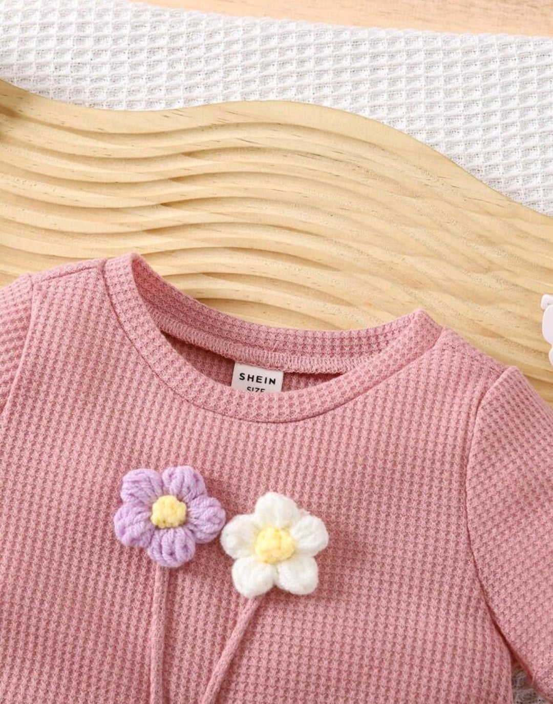 Blusa, remerita, rosa con detalle, flor, moño, Cod 1003