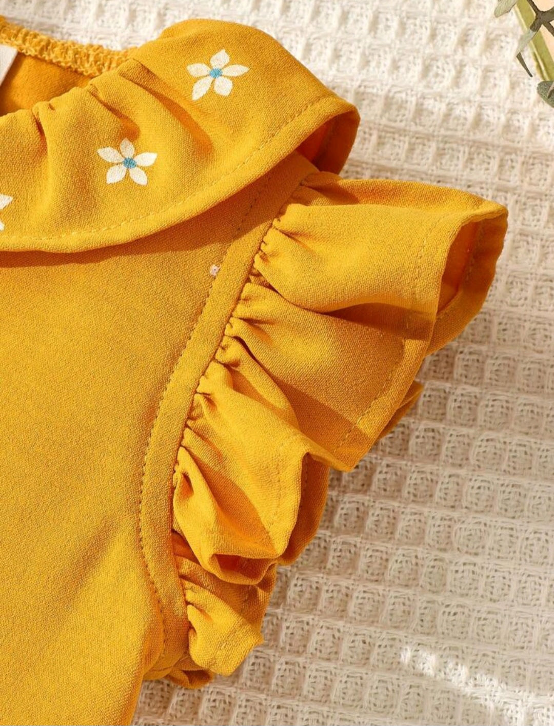 Blusa mostaza con detalles en cuello y brazos, Cod 1007