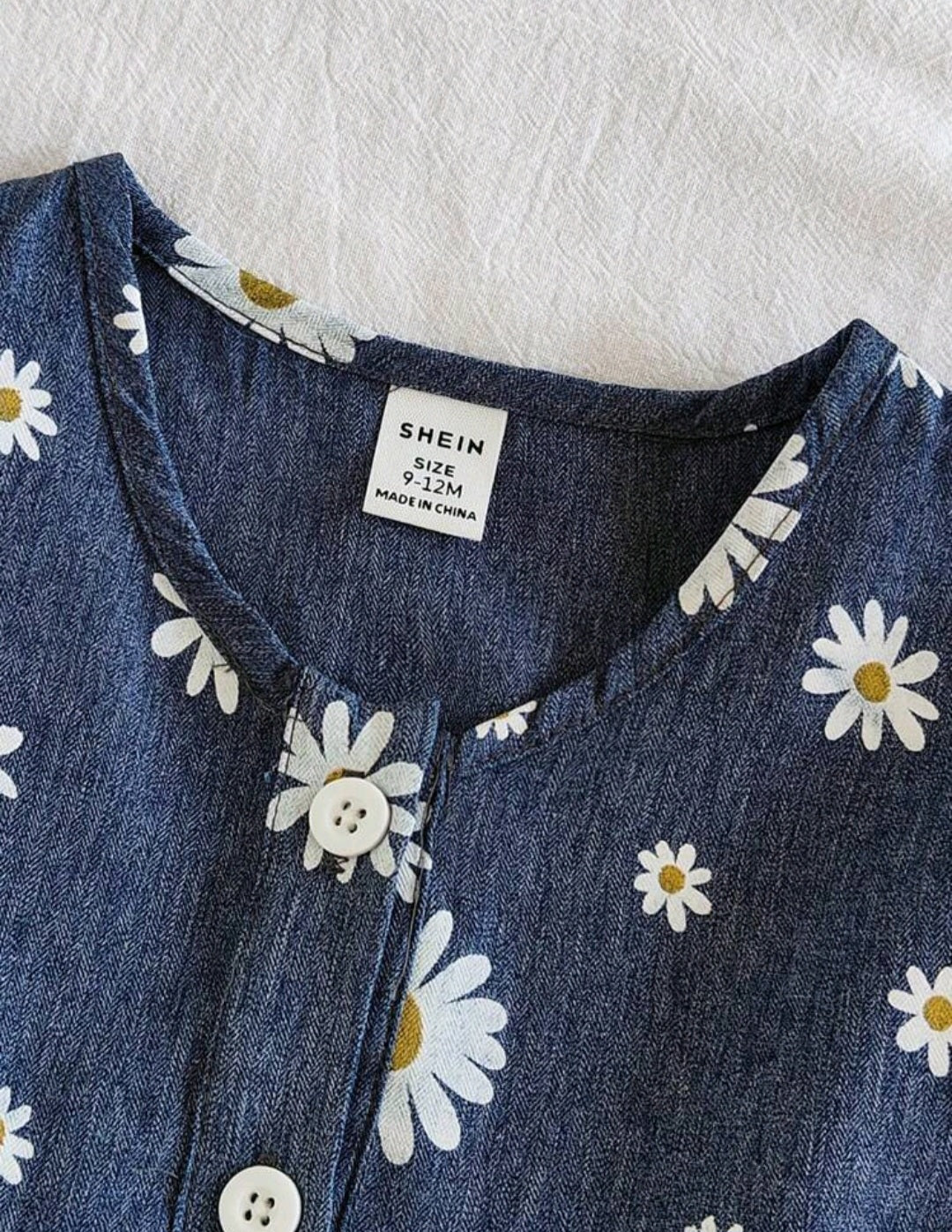 Vestido azul marino, margaritas🌸1027