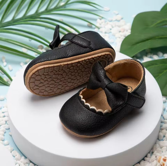 Zapatito negro, abejita, sesión precumple🐝 1144