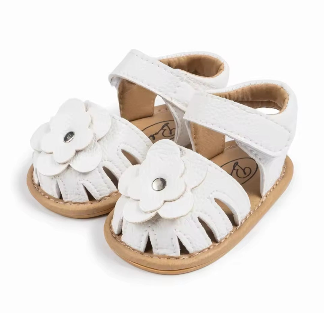 Sandalia Blanca con detalle de Flor🤍1301