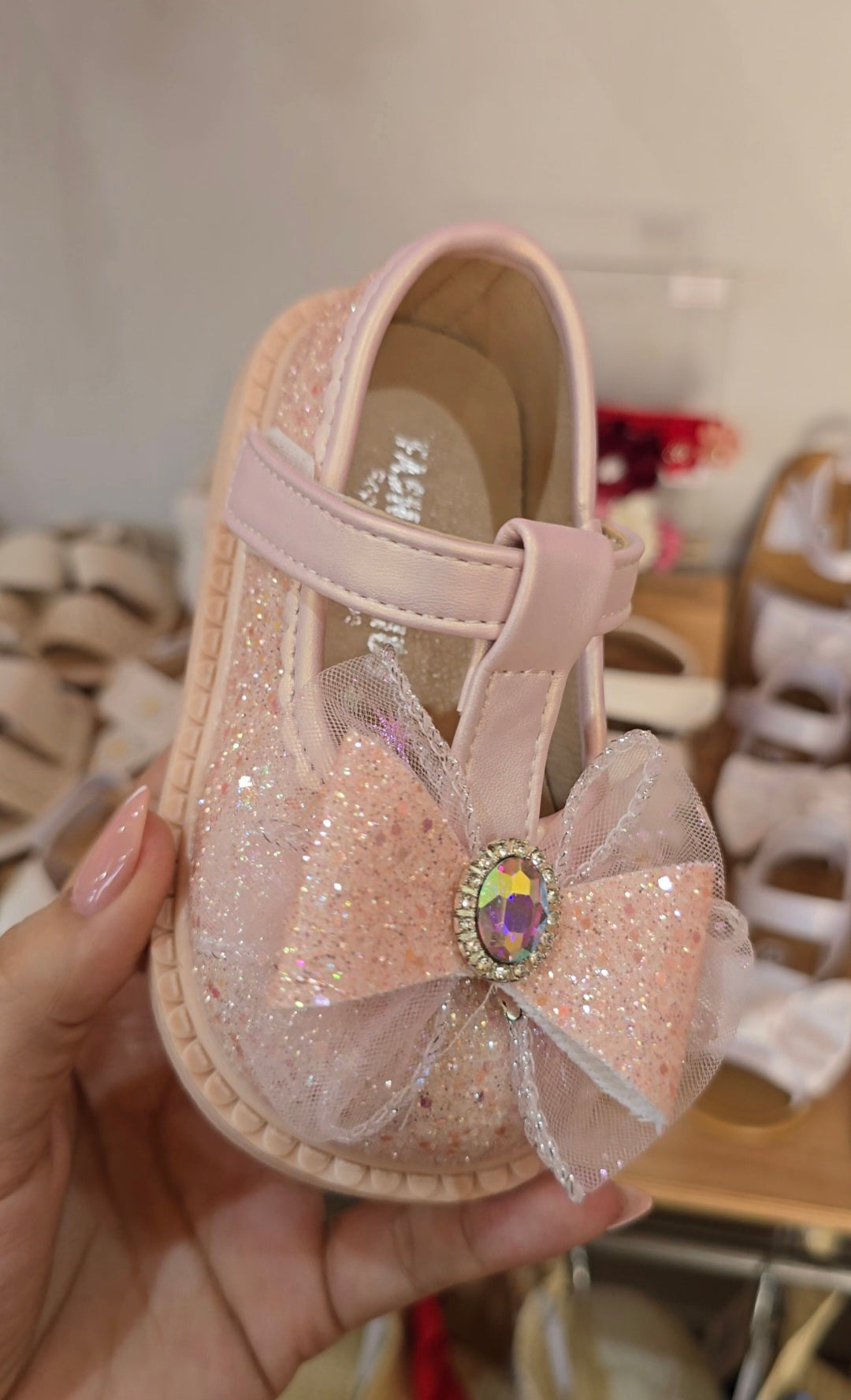 Zapatito Rosa con brillos y moño🎀 25036
