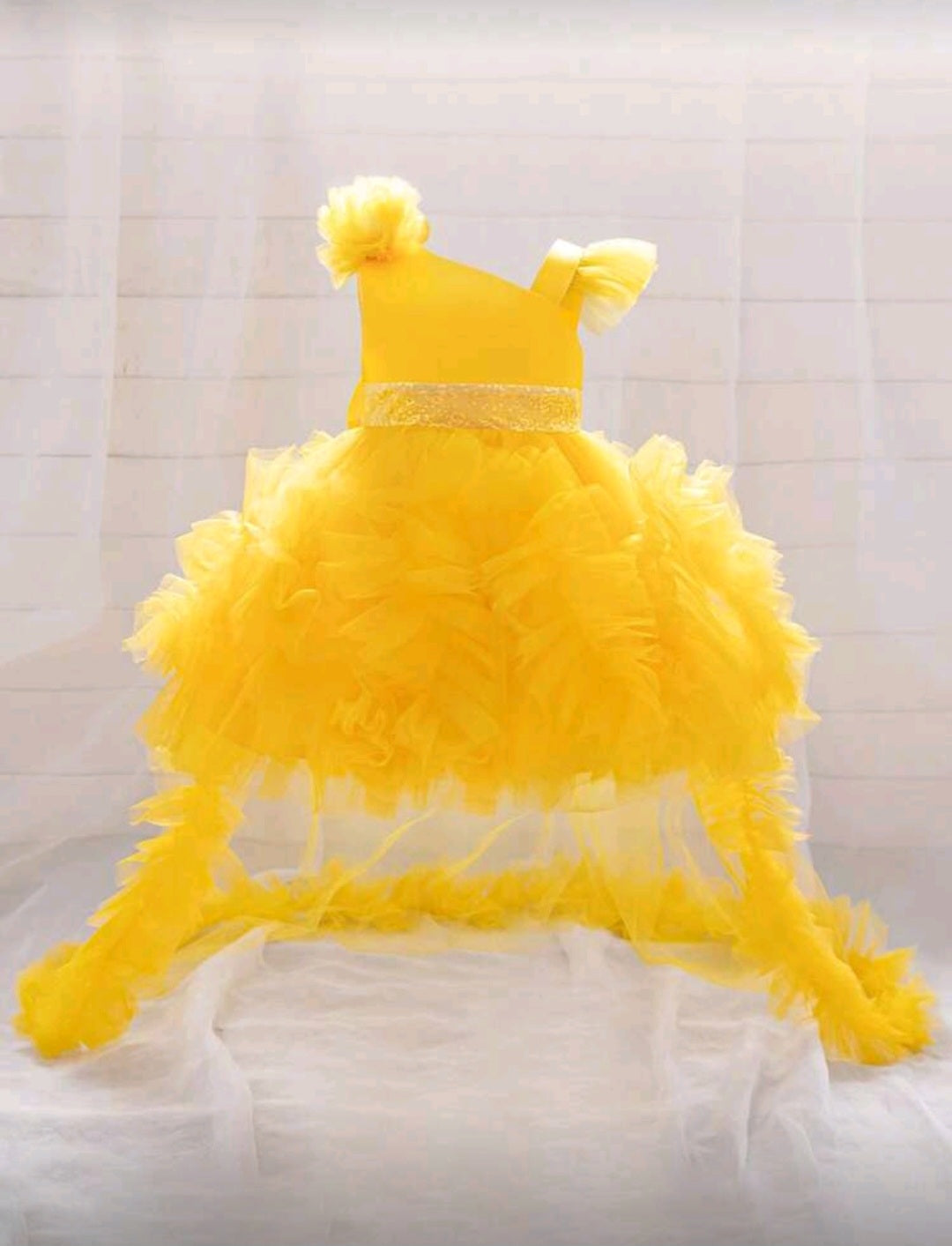 Vestido Amarillo con cola desmontable, abejita 🌼1402