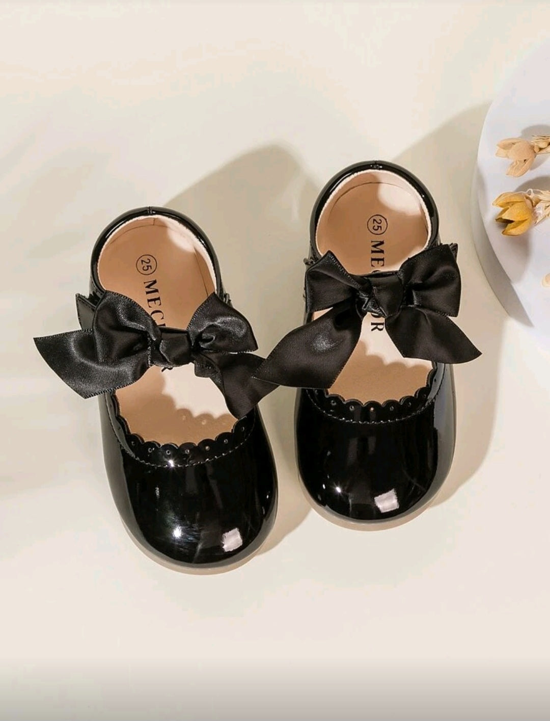 Calzado charol con moño negro🖤🎀 1527