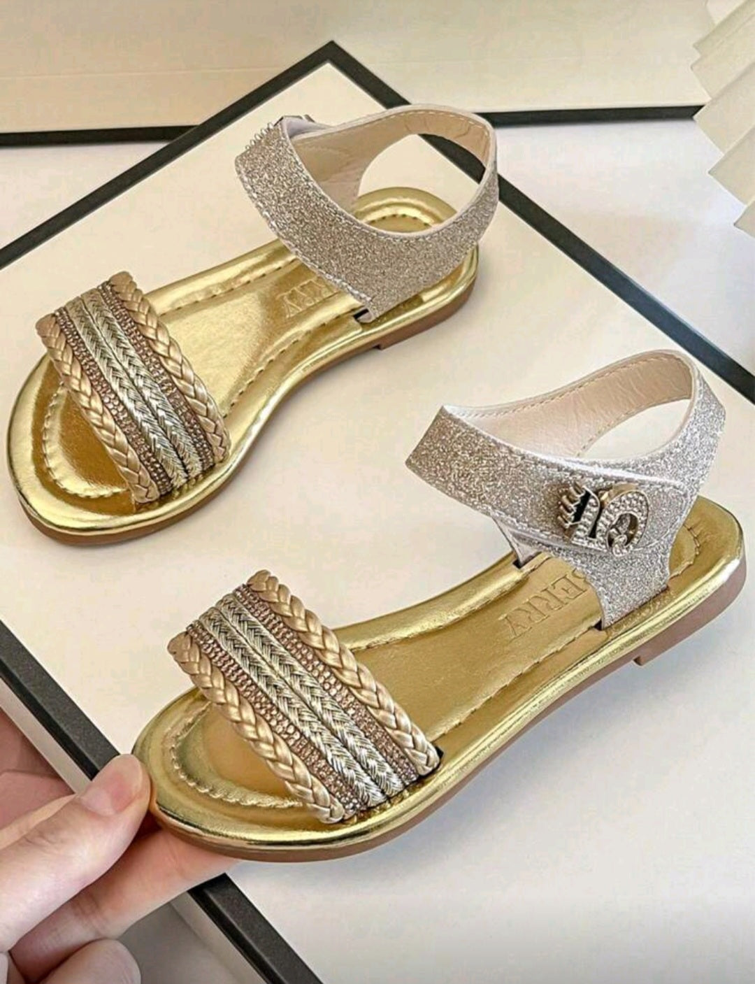 Sandalia, calzado dorado🌟✨1562