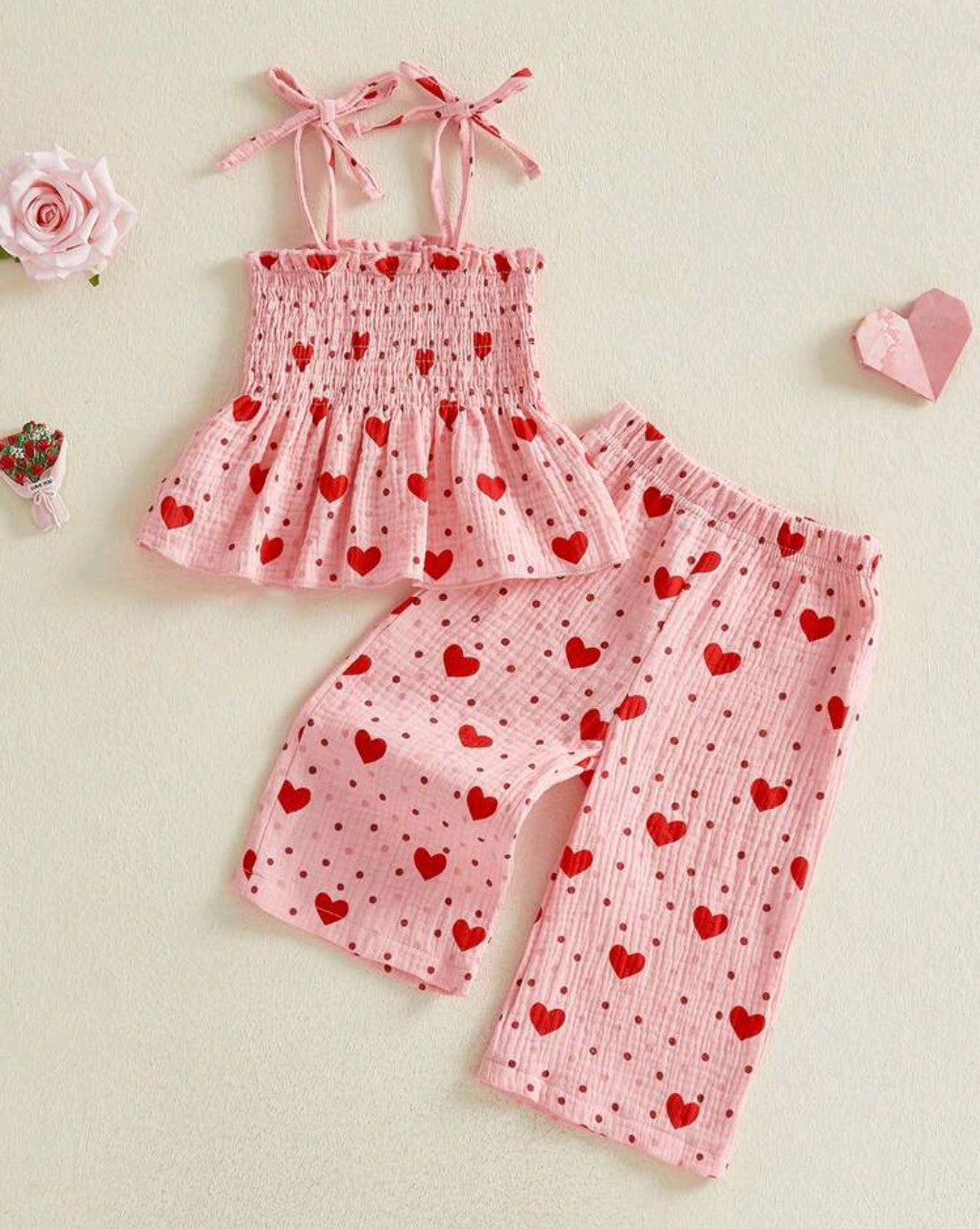 Conjunto blusa más pantalón rosa con corazones 🩷 1746