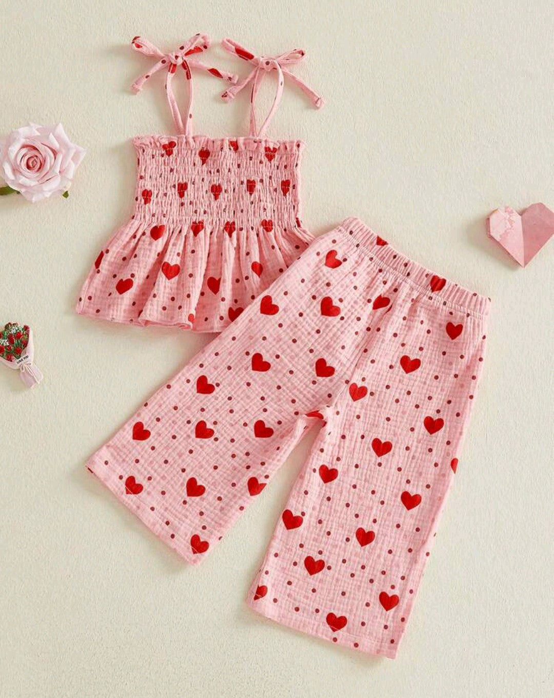 Conjunto blusa más pantalón rosa con corazones 🩷 1746
